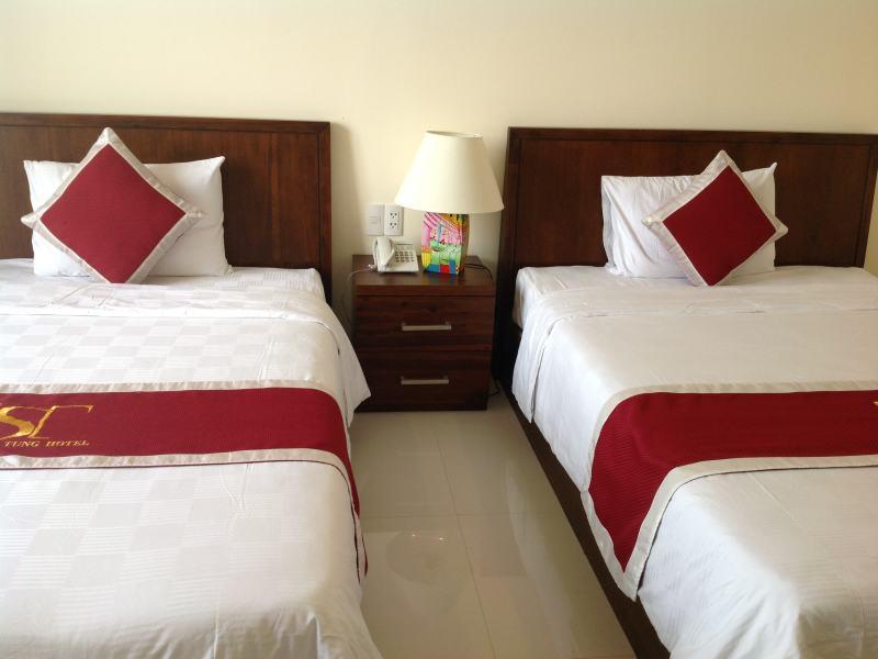 Truong Son Tung 1 - Beautiful Beach Hotel Дананг Экстерьер фото